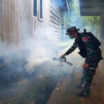 SATGAS YONIF RAIDER 200/BN BANTU CEGAH MALARIA DIKAMPUNG HULU ATAS SATGAS YONIF RAIDER 200/BN BANTU CEGAH MALARIA DIKAMPUNG HULU ATAS