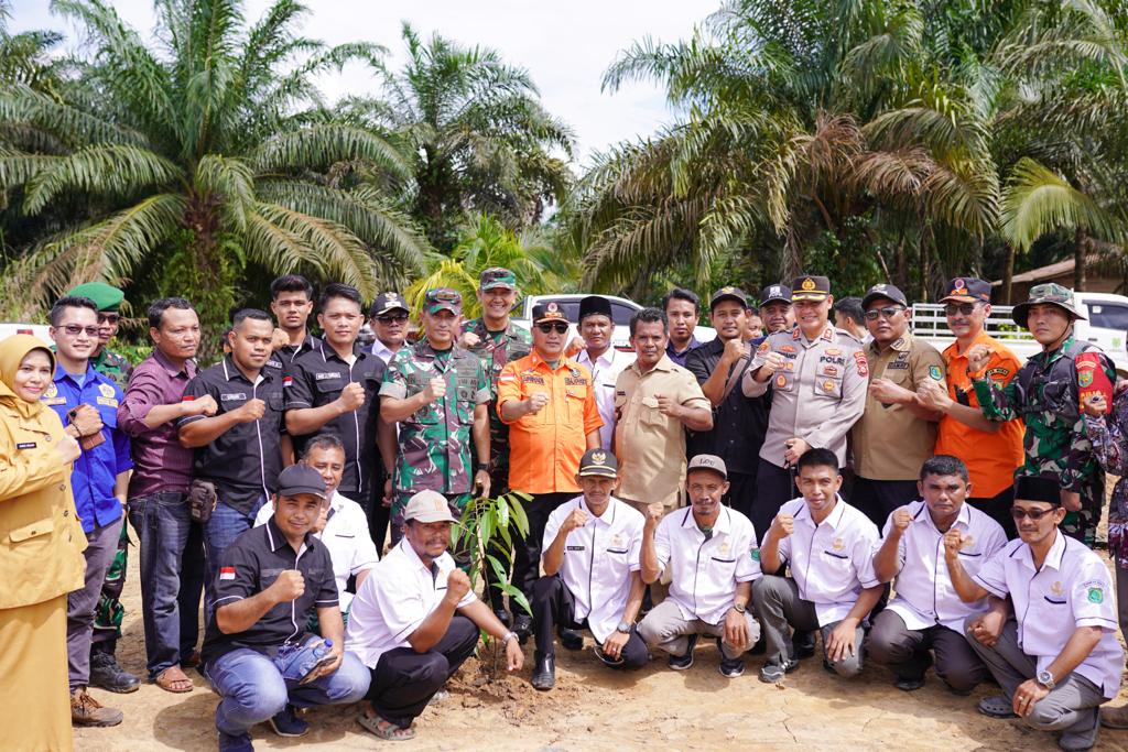 Sisir Area Rawan Karhutbunlah, Tanam Pohon Hingga Edukasi Warga