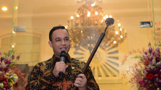

Isu Anies Dicopot sebagai Mendikbud RI Gegara Telikung Jokowi saat Belanda Kembalikan Tongkat Komando Pangeran Diponegoro 