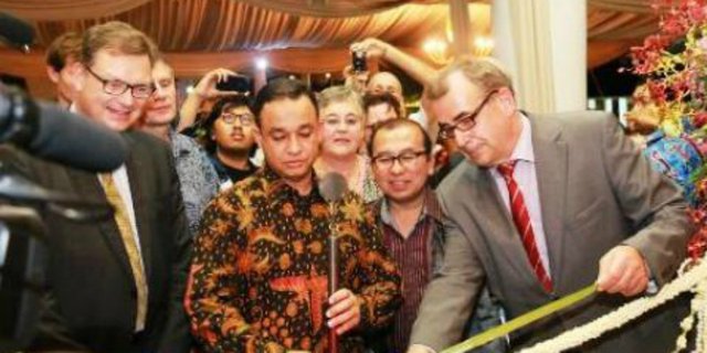 

Isu Anies Dicopot sebagai Mendikbud RI Gegara Telikung Jokowi saat Belanda Kembalikan Tongkat Komando Pangeran Diponegoro 