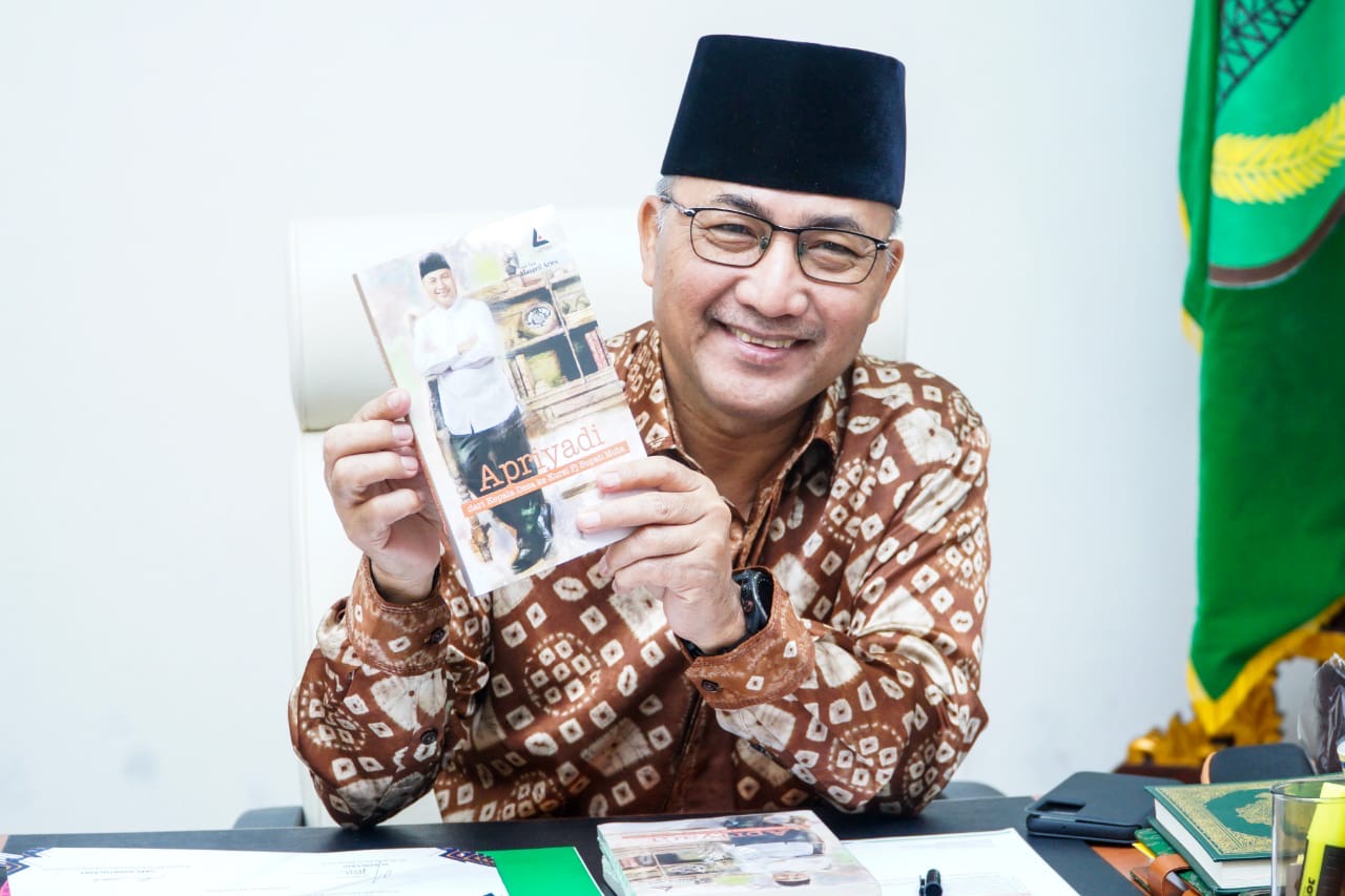 Buku Menelaah Sosok Apriyadi Telah Terbit