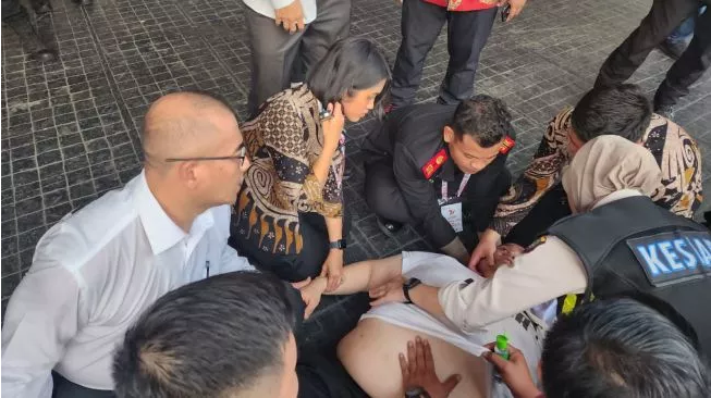 Ketua Bawaslu RI Rahmat Bagja Pingsan Usai Hadiri Upacara HUT Bhayangkara di GBK, Dilarikan ke RS