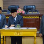 Pj Bupati dan DPRD Tandatangani Nota Kesepakatan KUA dan PPAS RAPBD Muba TA 2024 Pj Bupati dan DPRD Tandatangani Nota Kesepakatan KUA dan PPAS RAPBD Muba TA 2024