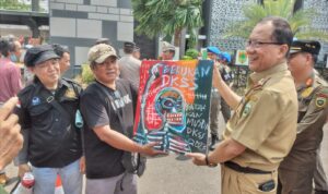 Seniman dan Budayawan di Sumsel Aksi ke Kantor Gubernur