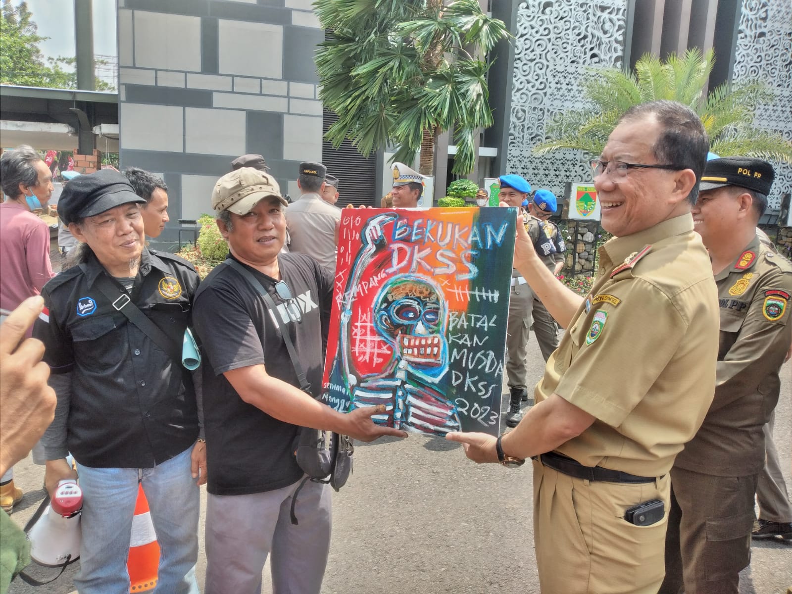Seniman dan Budayawan di Sumsel Aksi ke Kantor Gubernur