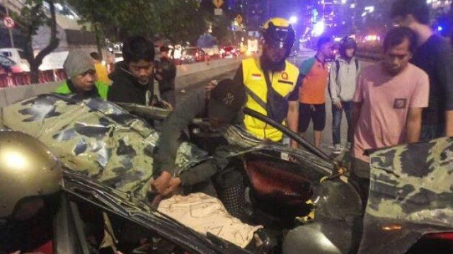 Seorang Polisi dan Teman Perempuannya Tewas Kecelakaan di Tol Semanggi, Mobil Hancur Gegara Lawan Arah