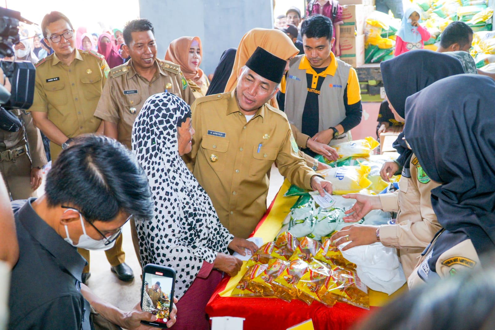 Pj Bupati Muba Boyong 10 Ton Sembako untuk Pasar Murah di Plakat Tinggi