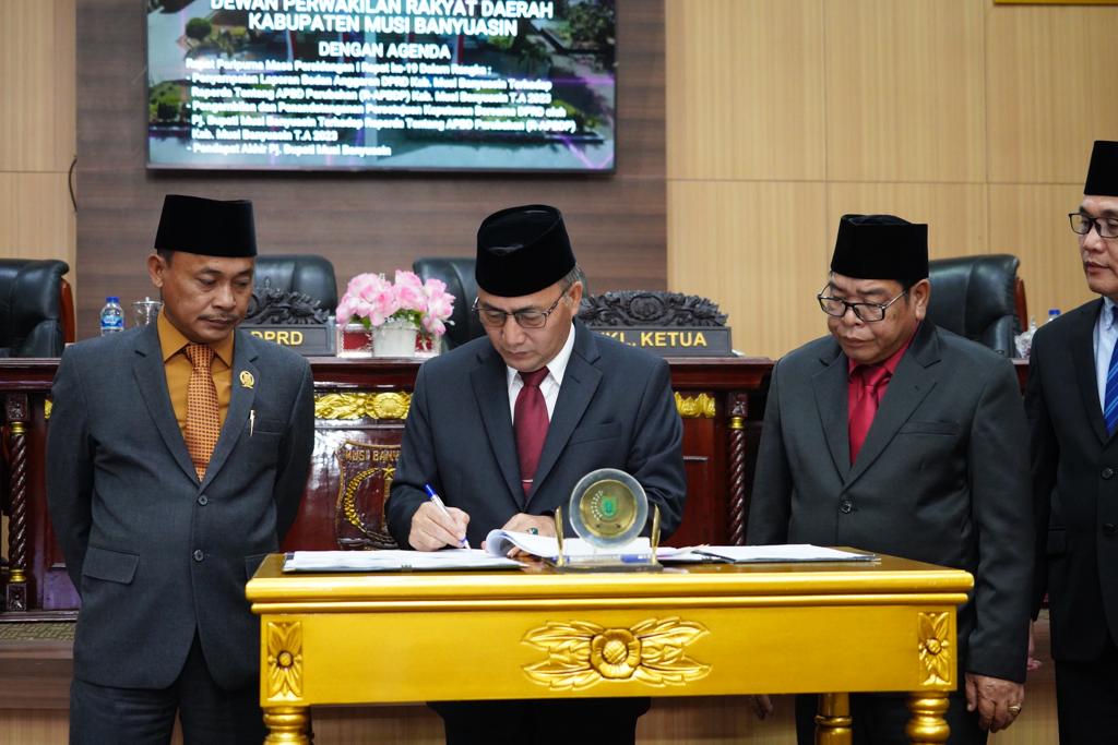 Anggota DPRD dan Pj Bupati Muba Setujui APBD-P TA 2023