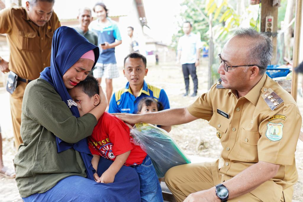 Cegat Pj Bupati Muba Saat Blusukan, Susilawati Minta Anaknya Dibantu Operasi