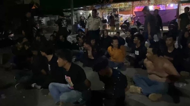 Viral! VIDEO Tangis Anak-anak yang Tertahan di Restoran Akibat Bentrok Ormas, Tutup Hidung karena Gas Air Mata