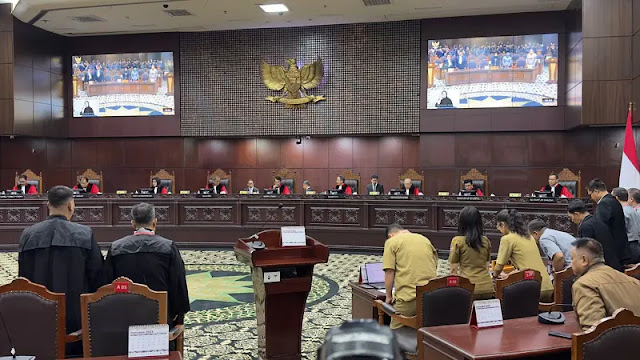 085732300 1697429106 sidang MK 2