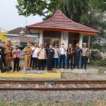 Peduli Keselamatan, PTBA Bantu  Pembangunan 4 Palang Pintu Kereta