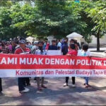 Warga Solo Tapa Bisu di Rumah Dinas Gibran: Kami Muak Politik Dinasti !