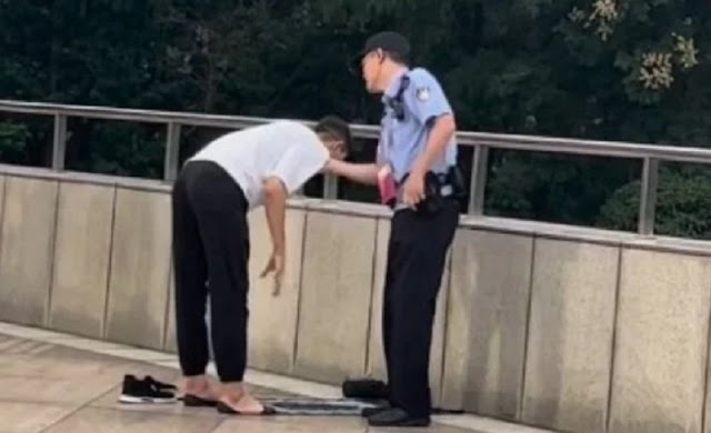Asian Games 2022 Gempar! VIRAL VIDEO Suporter Uzbekistan Diganggu Polisi China saat Shalat