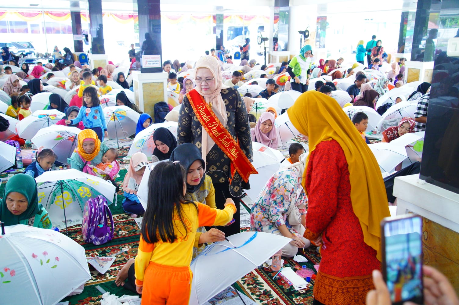 Semarak Lomba Melukis Payung di Pendopoan Griya Bumi Serasan Sekate