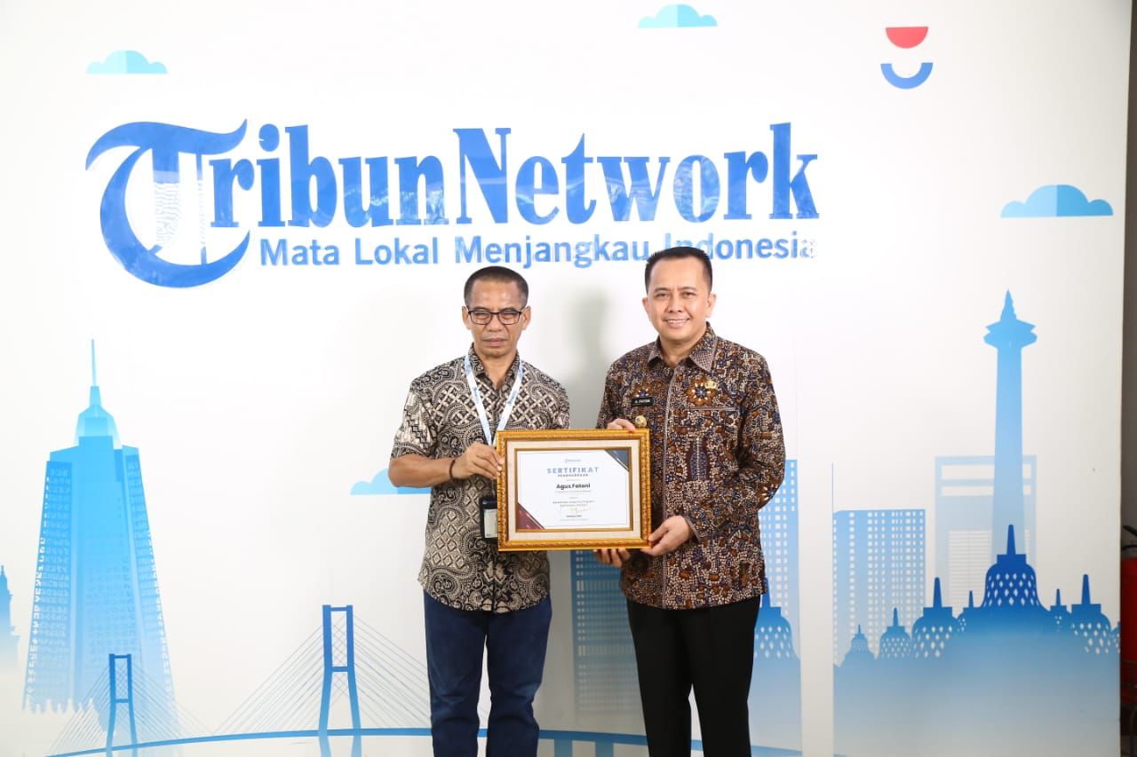 Pj Gubernur Agus Fatoni Terima Penghargaan Pengendalian Stunting di Sumsel