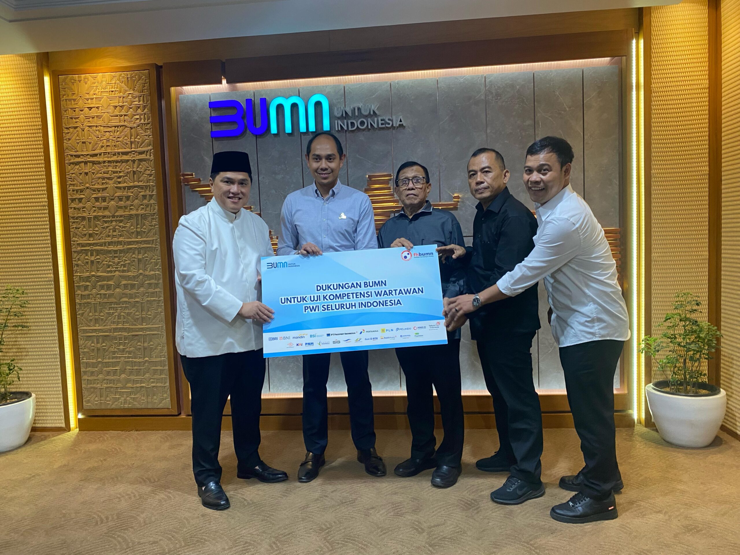 HCB Tunaikan Janjinya, 28 Desember 2023, Kick-off UKW PWI Bantuan BUMN Dimulai di Aceh, NTT dan Sulut 1F52478A 4A4E 41F0 97B0 E9F7F72B030E scaled