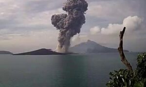 Masyarakat Pesisir dan Nelayan Diimbau Waspadai Erupsi Gunung Anak Krakatau