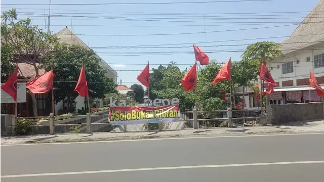 Spanduk Sindiran "Solo Bukan Gibran" Muncul, Bawaslu Bakal Copot