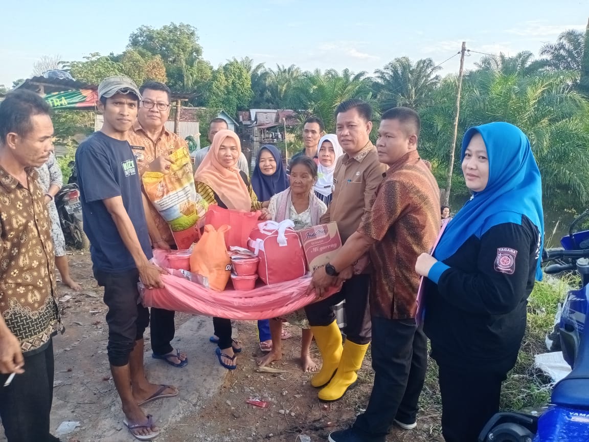 Gercep!, Santuni Rumah Warga Roboh dan Hanyut Dampak Banjir di Sekayu