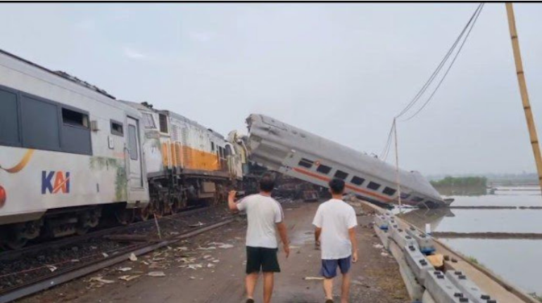 
UPDATE: Tabrakan 2 Kereta Api  di Bandung, Data Sementara 3 Orang Tewas 