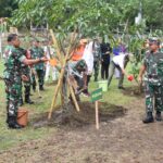 Pangdam Jaya Pimpin Urban Farming Penanaman Pohon Buah dan Cabai Serentak di Wilayah Kodam Jaya Pangdam Jaya Pimpin Urban Farming Penanaman Pohon Buah dan Cabai Serentak di Wilayah Kodam Jaya