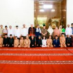 Bareng Istri, Pj Bupati Muba Beri Sembako dan THR Tunai untuk Santri Santriwati Ponpes Al Fath