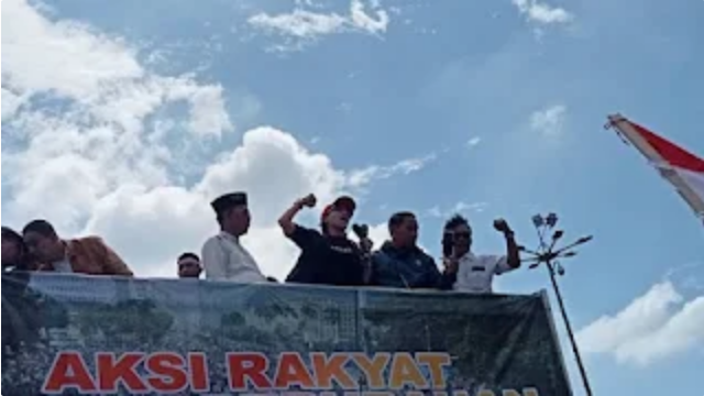 Orasi di Depan DPR, Caleg Gagal PDIP ini Sebut Seekor Anjing Lebih Mulia dari Jokowi