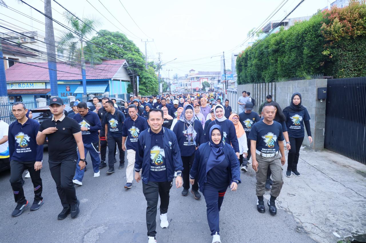 Meriahkan HUT Sumsel ke-78 Tahun,  Ribuan Warga Ikuti Jalan Sehat