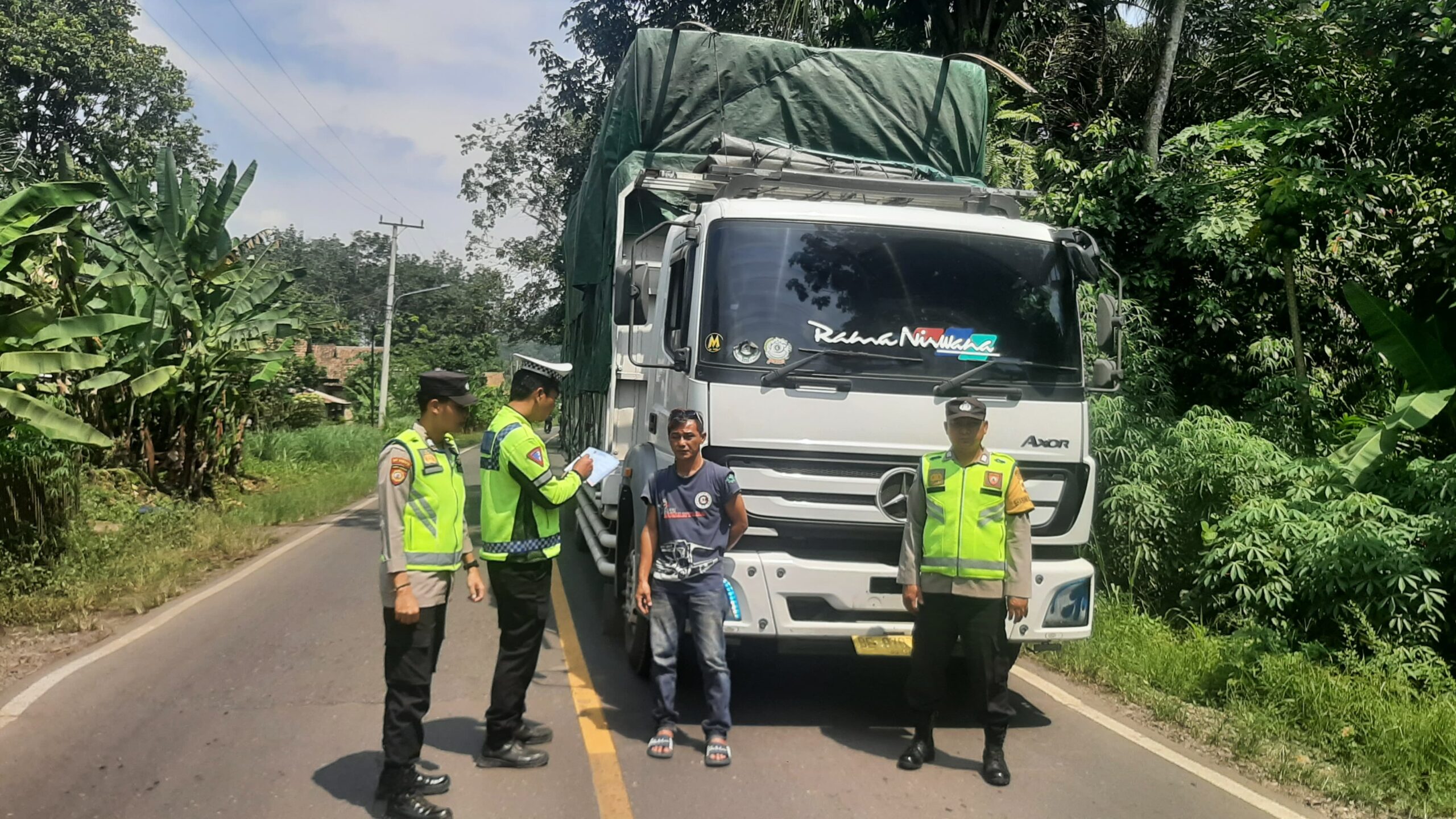 Penindakan Kendaraan ODOL oleh Polsek Tanjung Agung