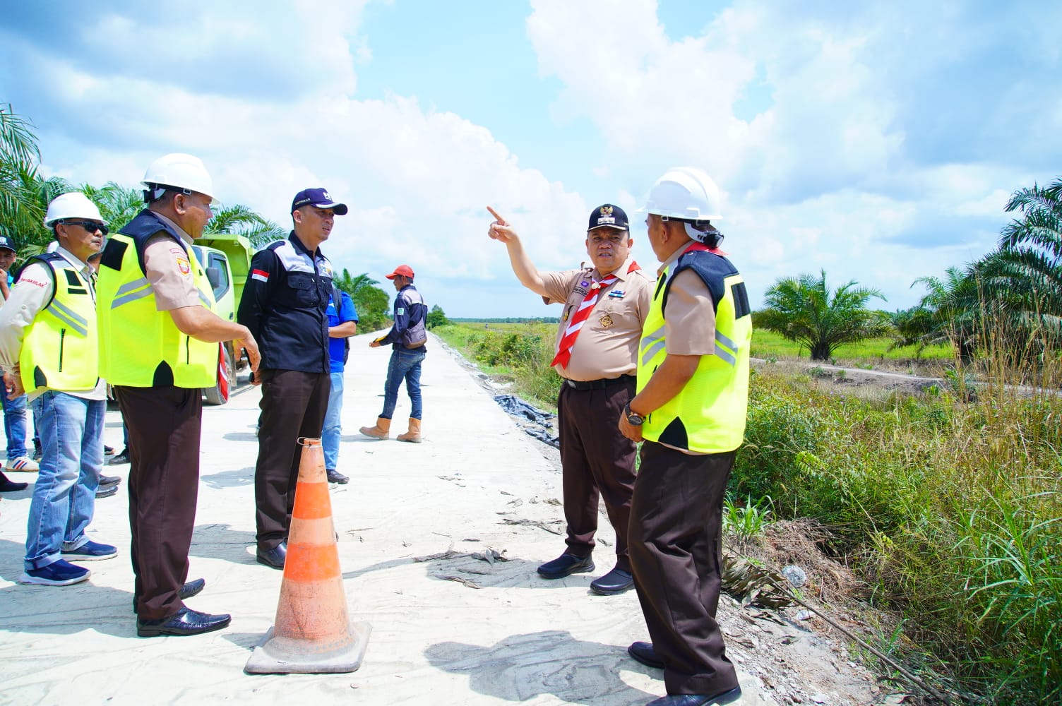 Pj Bupati Muba Sandi Fahlepi Tinjau Jalan Penghubung di Kecamatan Lalan