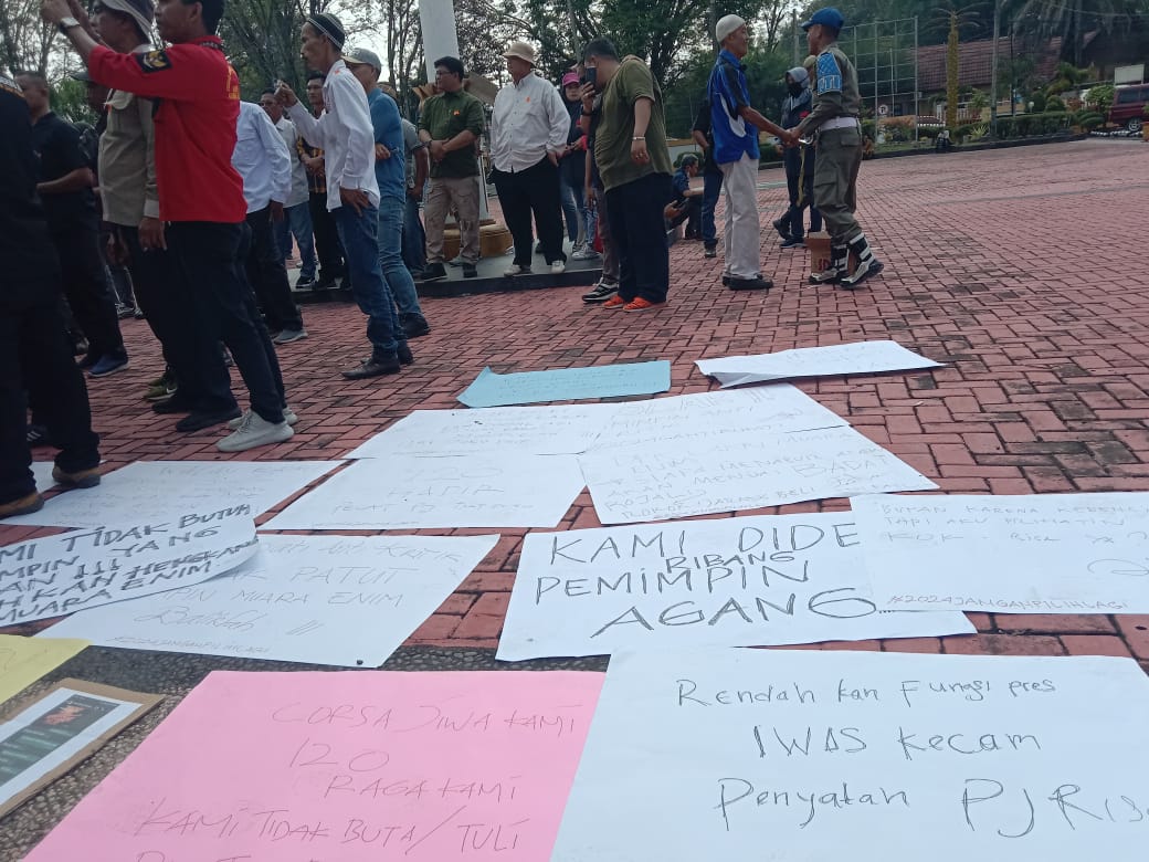 Ratusan LSM dan Wartawan Minta PJ Bupati Diberhentikan Segera, Mendagri Harus Segera Mengganti Ahmad Rizali Sebagai PJ Bupati