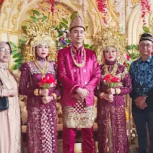 Sosok Epan Padli, Bujangan Asal Musi Rawas Utara Nikahi Dua Wanita Sekaligus Sosok Epan Padli, Bujangan Asal Musi Rawas Utara Nikahi Dua Wanita Sekaligus