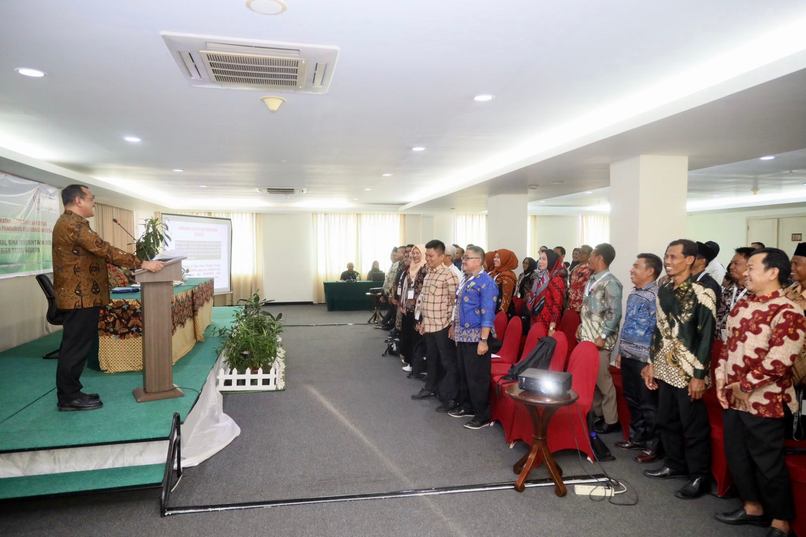 Pelatihan dan Peningkatan Kapasitas Aparatur dan Pengurus Kelembagaan Desa