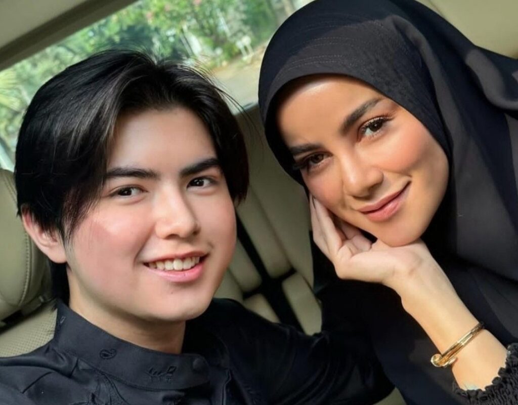 Olla Ramlan Pamer Pacar Baru Putranya Sean Mikael Alexander