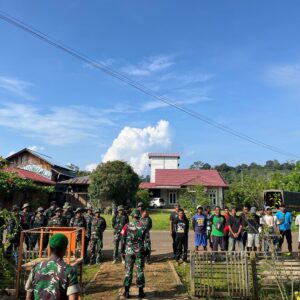 Warga Sebidai Pun Ikut melaksanakan Apel Pagi bersama Satgas TMMD 122 Warga Sebidai Pun Ikut melaksanakan Apel Pagi bersama Satgas TMMD 122