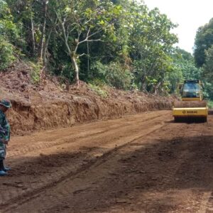 Pemadatan Jalan di Lokasi TMMD 122 Capai 73 Persen Pemadatan Jalan di Lokasi TMMD 122 Capai 73 Persen