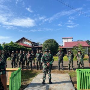 Apel Pagi Satgas TMMD 122 di PosKotis Desa Sebidai Apel Pagi Satgas TMMD 122 di PosKotis Desa Sebidai