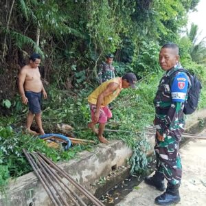 Koordinator Umum Satgas TMMD Tinjauan Langsung Kegiatan Pembuatan Sumur Bor Koordinator Umum Satgas TMMD Tinjauan Langsung Kegiatan Pembuatan Sumur Bor