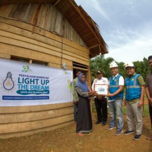 Jelang Hari Listrik Nasional ke-79, PLN UID S2JB Wujudkan Terang untuk 134 Keluarga Prasejahtera melalui Program _Light Up The Dream Jelang Hari Listrik Nasional ke-79, PLN UID S2JB Wujudkan Terang untuk 134 Keluarga Prasejahtera melalui Program _Light Up The Dream