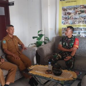 BabinKamtibmas Bersama Satgas TMMD 122 Melaksanakan Komsos Keamanan BabinKamtibmas Bersama Satgas TMMD 122 Melaksanakan Komsos Keamanan