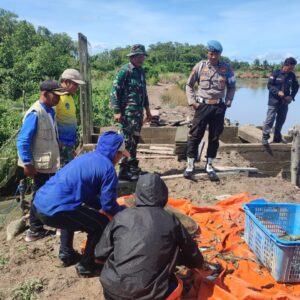 Satgas TMMD 122, Beserta Bhabinkamtibmas Melaksanakan Patroli di Wilayah Tana Tidung Satgas TMMD 122, Beserta Bhabinkamtibmas Melaksanakan Patroli di Wilayah Tana Tidung