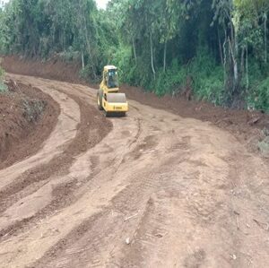 Dengan Sigap, Bomag Satgas TMMD 122 Kodim 0914 , Memadatkan Pembukaan Badan Jalan di Desa Sebidai Dengan Sigap, Bomag Satgas TMMD 122 Kodim 0914 , Memadatkan Pembukaan Badan Jalan di Desa Sebidai
