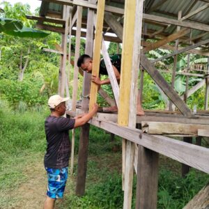 Satgas TMMD 122 di Bantu Warga Rehab Rumah Satgas TMMD 122 di Bantu Warga Rehab Rumah
