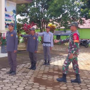 Satgas TMMD Kodim 0914/TNT Latih Baris Berbaris Linmas Tideng Pale Satgas TMMD Kodim 0914/TNT Latih Baris Berbaris Linmas Tideng Pale