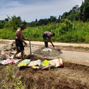 Satgas TMMD 122 Kodim 0914/TNT Lansir Material Terakhir Untuk Pembuatan MCK Bapak Gatot