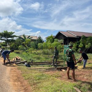 Terik Matahari Tak Surutkan Semngat Satgas TMMD 122 Kodim TNT Percepatan Pembangunan Gereja GPDI di Desa Sebidai Terik Matahari Tak Surutkan Semngat Satgas TMMD 122 Kodim TNT Percepatan Pembangunan Gereja GPDI di Desa Sebidai