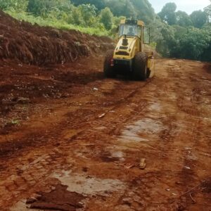 Suara Grader Mulai Menghiasi Lokasi Sasaran Fisik TMMD 122 Kodim 0914/TNT Suara Grader Mulai Menghiasi Lokasi Sasaran Fisik TMMD 122 Kodim 0914/TNT