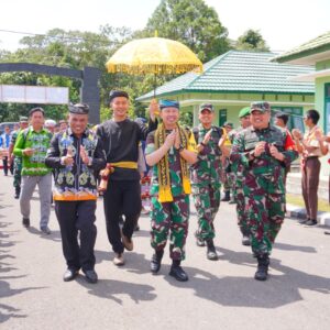 Jajaran Pemkab Juga Ikut Sambut Tim Wasev Mabes TNI AD Di Makodim 0914/TNT Desa Sebidai Jajaran Pemkab Juga Ikut Sambut Tim Wasev Mabes TNI AD Di Makodim 0914/TNT Desa Sebidai