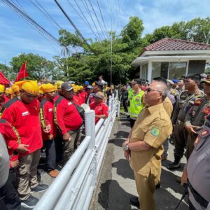 Aksi Unjuk Rasa Buruh ke Pemkab Muba
